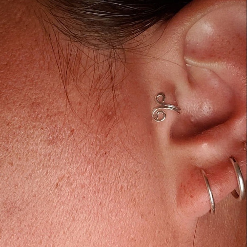 💜3/$25 Gold tone Handmade Swirl Tragus Ear Cuff no piercing - Picture 5 of 9
